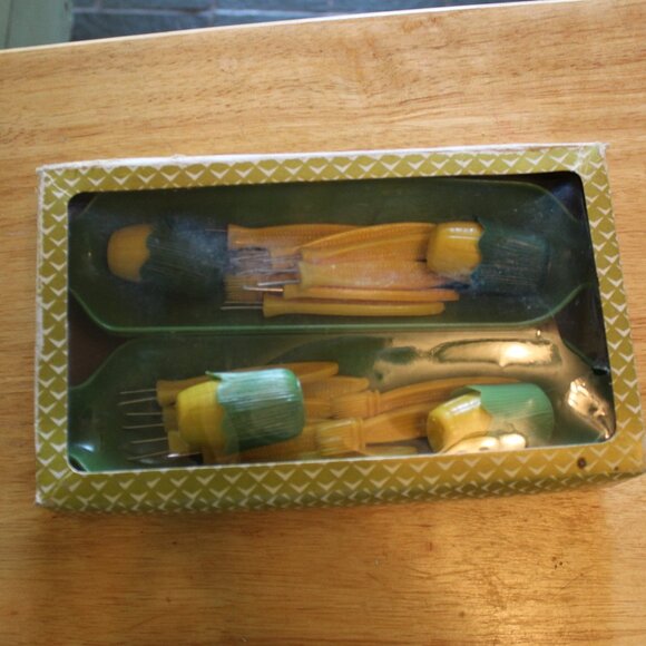 Vintage 26 PC Corn Holder Set - Picture 1 of 4